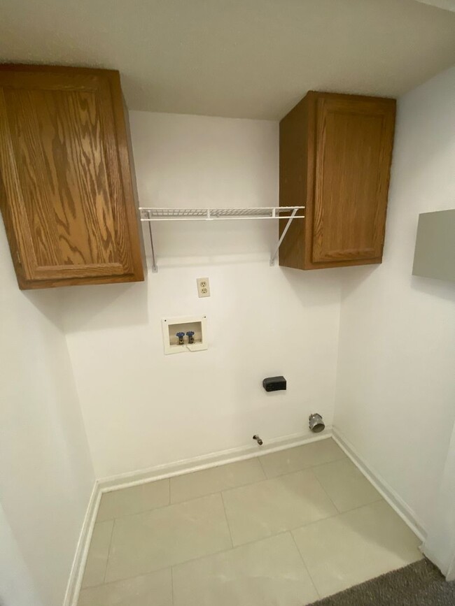 Building Photo - West AVL - Newly Renovated 2/2 Condo