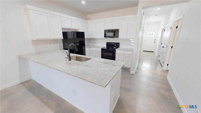 Building Photo - 905 Smoke Tree Ln