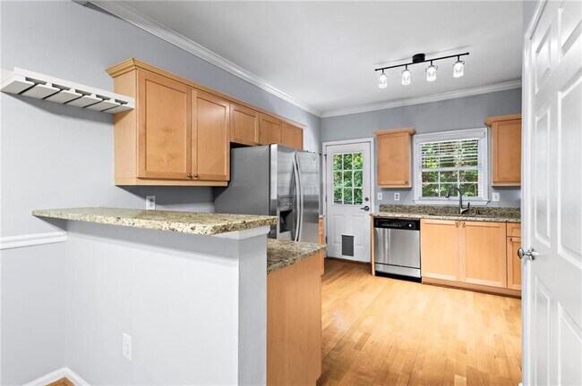 Building Photo - 3675 Peachtree Rd NE