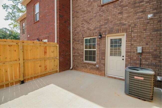 Building Photo - 550 Peachers Mill Rd