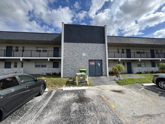 Building Photo - 8051 S Colony Cir