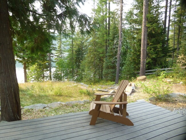 Building Photo - Furnished Home on Spoon Lake