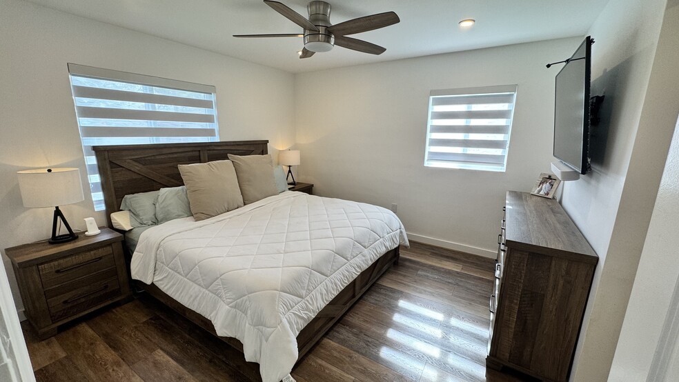 Master bedroom - 9970 SW 13th Ter