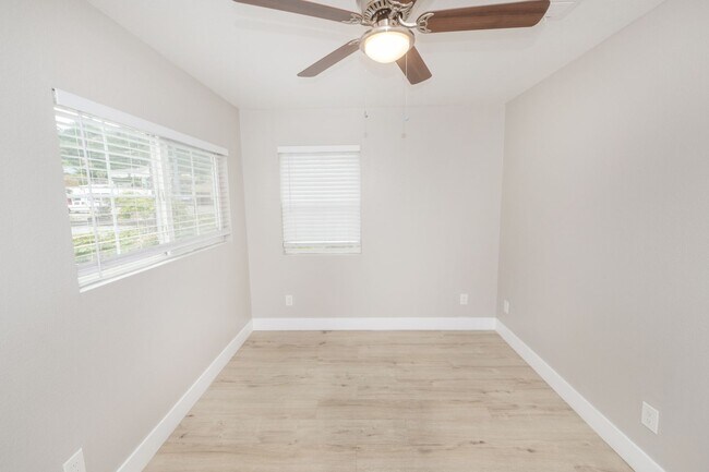 Building Photo - 511 Stork St