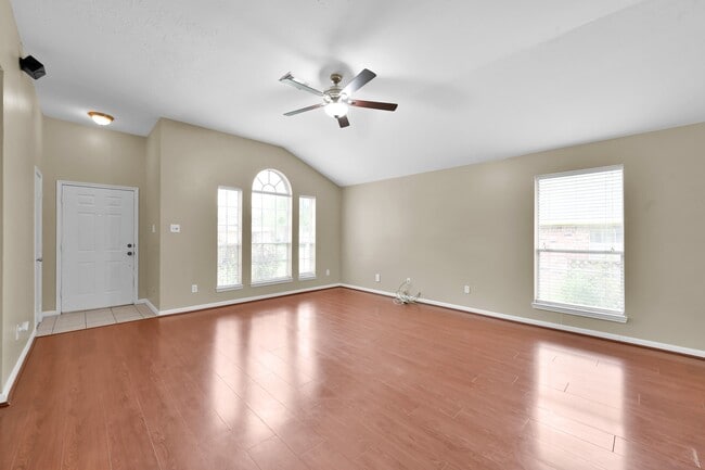 Building Photo - 222 Lazy Ln