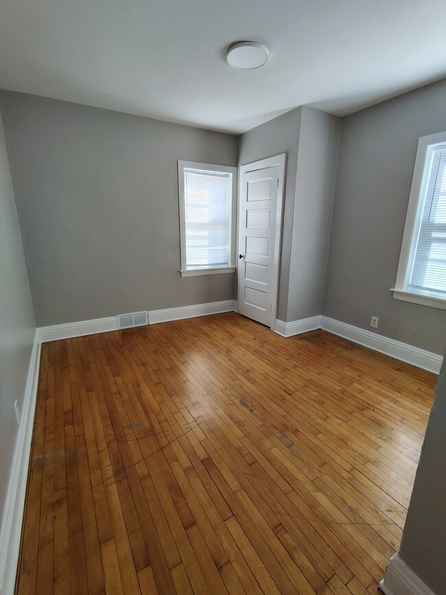 Building Photo - 1002 Montague St