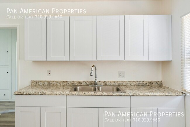 Building Photo - 546 W D St