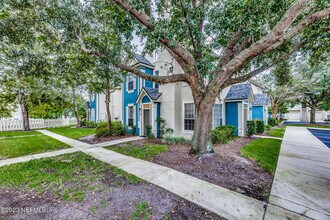 Building Photo - 13700 Richmond Park Dr N