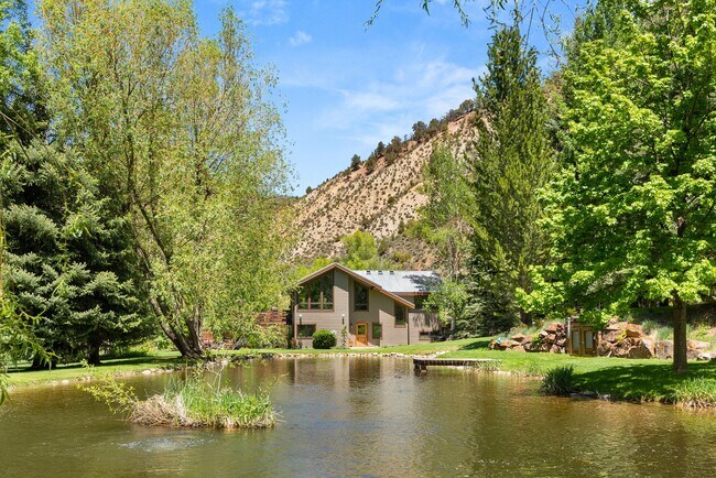Building Photo - 2755 Lower River Rd