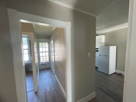 Building Photo - 582 Sunbury St