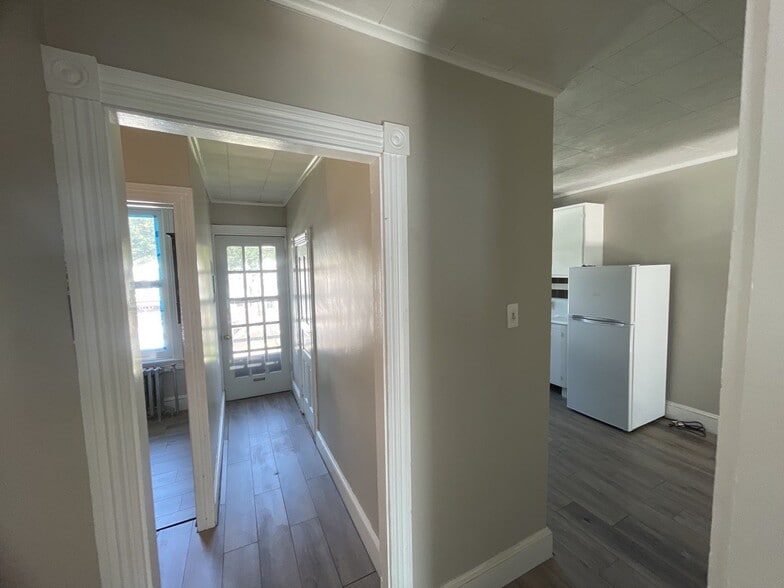 Primary Photo - 582 Sunbury St