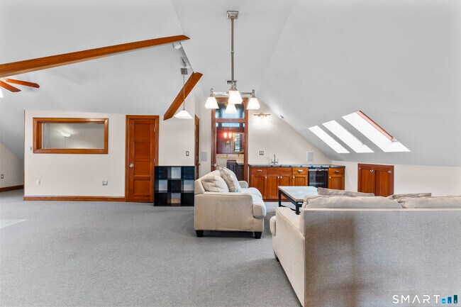 Building Photo - 105 Howe Ave