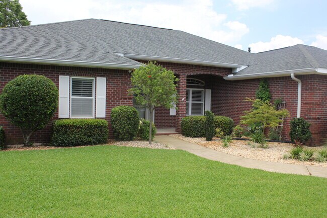 Building Photo - 1961 Pine Ranch Dr