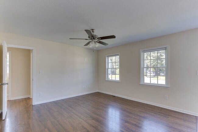 Building Photo - 2 Alden Ave