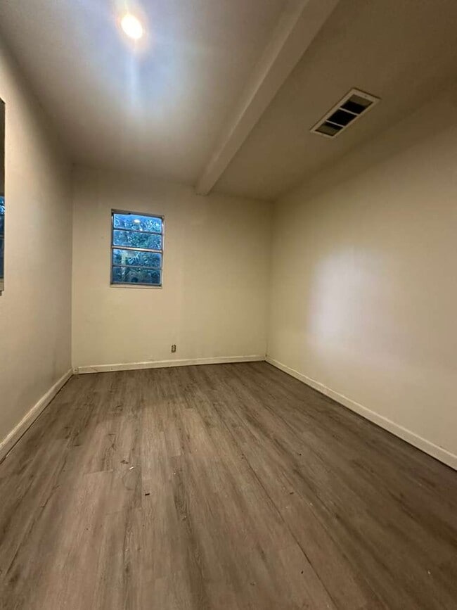 Building Photo - 322 N Wekiwa Springs Rd