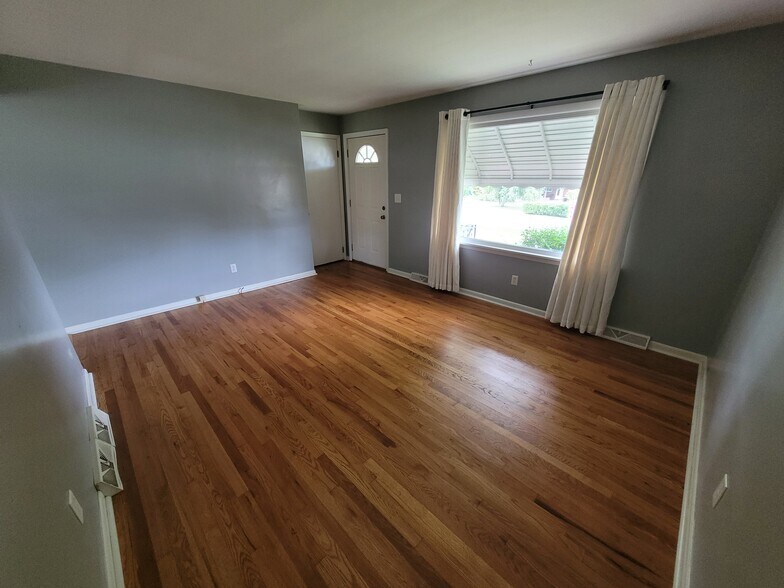 Livingroom - 338 Overlook Blvd