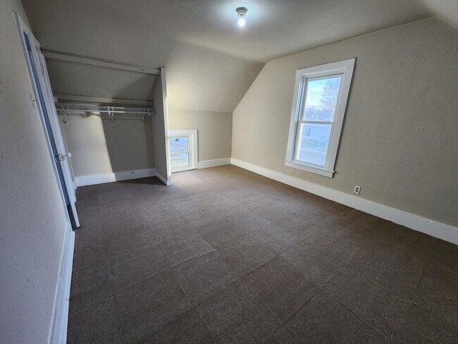 Building Photo - Newly updated 3 Bedroom 2 Bathroom Home-Located in Perry,IA