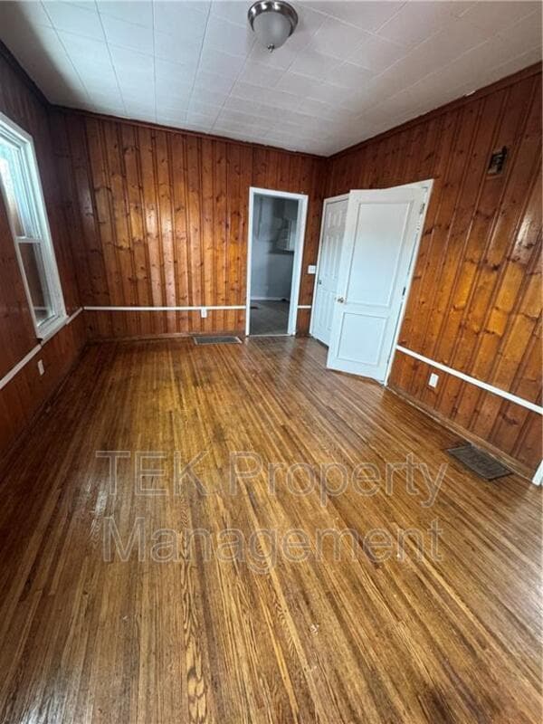 Building Photo - 5 Laser St