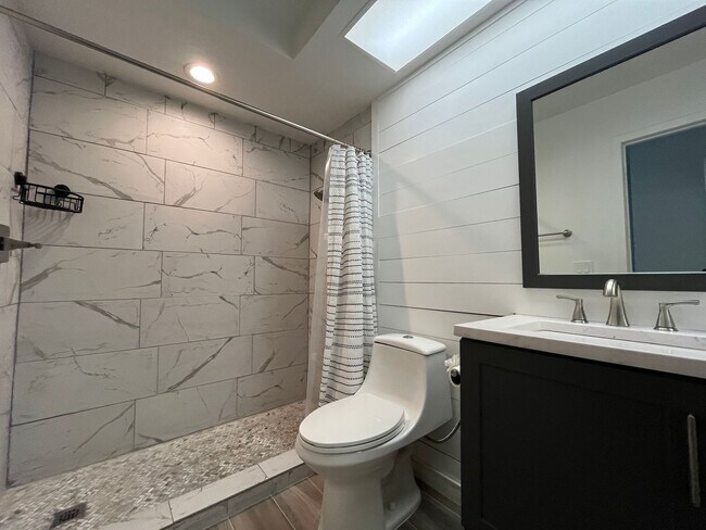 Building Photo - Long Term - 3 Bed 2 Bath in Desert Falls!