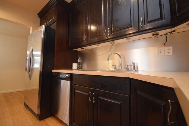 Building Photo - Bright Midvale 3 Bed – Near Fashion Place & Fort Union!!!