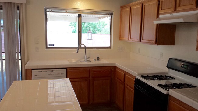 KITCHEN - 20 Woodcarver St