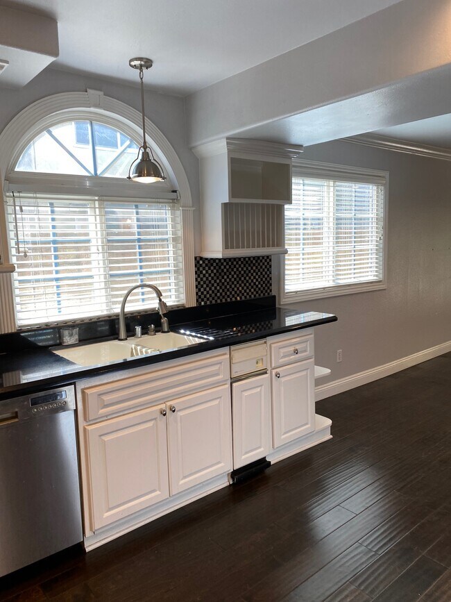 Building Photo - 20947 Hackney St