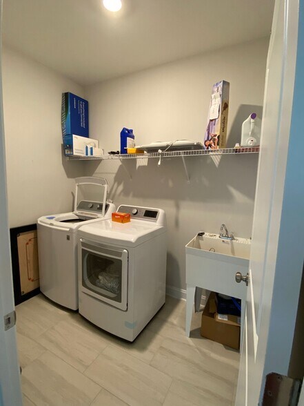 Laundry Room - 2905 Baronial St
