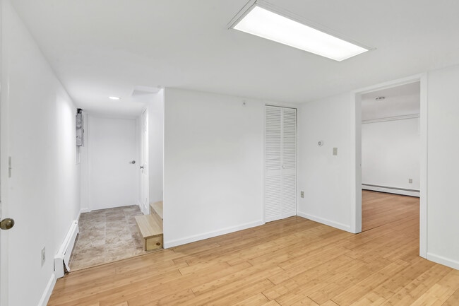 Building Photo - 4 Soundview Ave