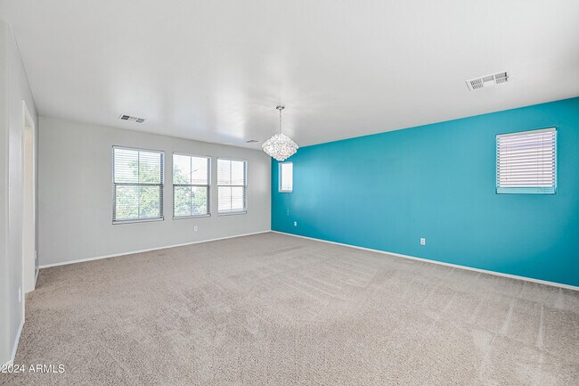Building Photo - 3342 E Oakland St