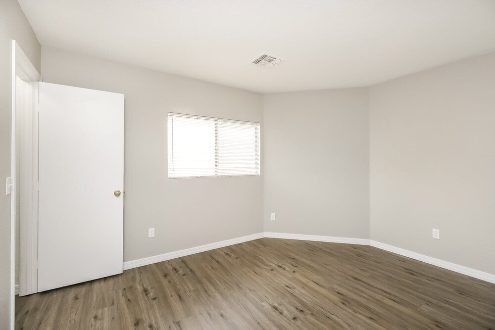 Building Photo - 650 E Woodsman Pl