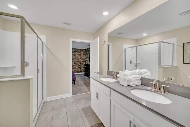 Building Photo - 730 Drop Shot Dr