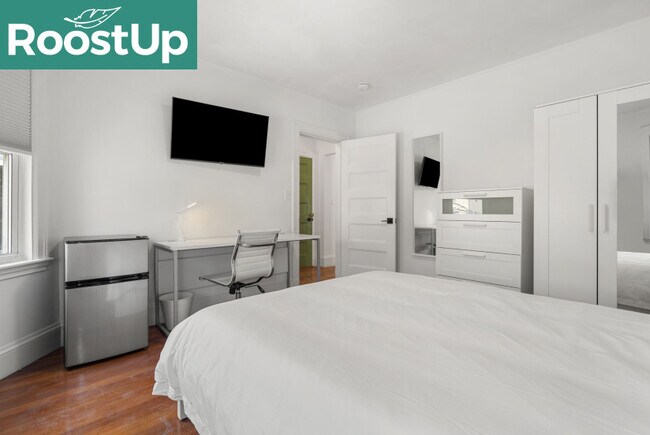 Building Photo - Furnished Bedroom in Jamaica Plain