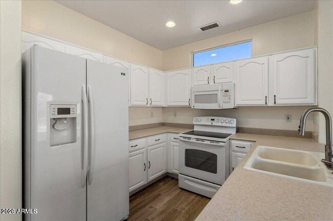 Building Photo - 15066 W Cactus Ridge Way