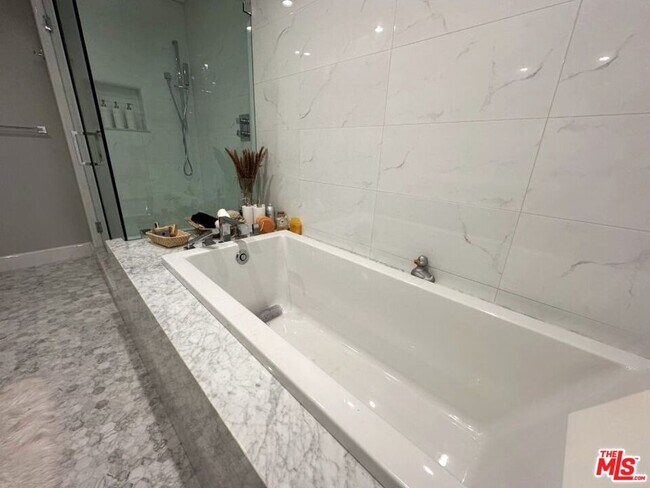 Building Photo - 9300 Warbler Way