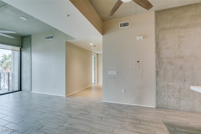 Building Photo - 353 E Bonneville Ave