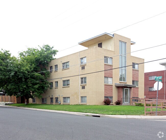 Building Photo - 1392 Jamaica St