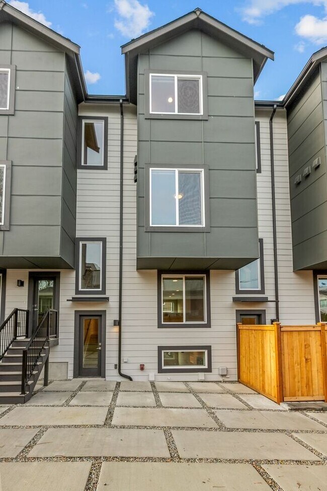 Building Photo - Stunning Brand-New Ballard Townhome with Air Conditioning