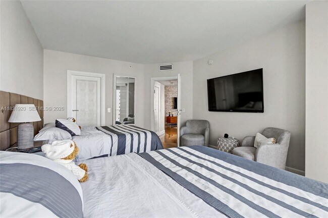 Building Photo - 21055 Yacht Club Dr