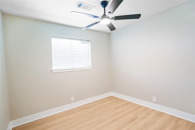 Building Photo - 4426 Oakside Dr