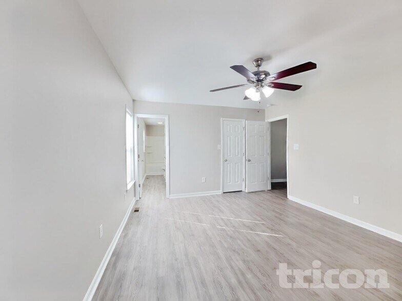 Building Photo - 500 Sunray Dr