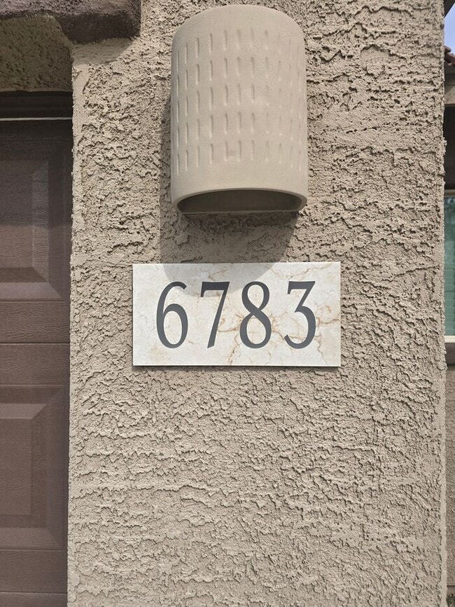 Building Photo - Freshly updated 3 bedroom/ 2 bath Home