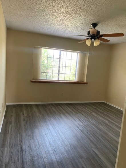 Building Photo - 307 Eichelberger Dr