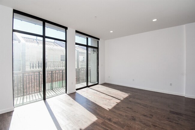 Building Photo - 4820 Caroline St