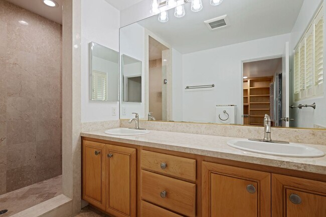 Building Photo - Extremely Rare Opportunity – 2 Bed / 2.5 Bath Luxury Condo at El Escorial Villas at East Beach