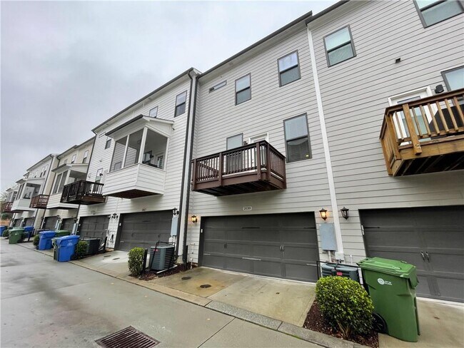 Building Photo - 2038 Rockledge Rd NE