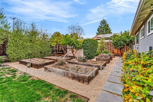 Building Photo - 3928 Dartmouth Way