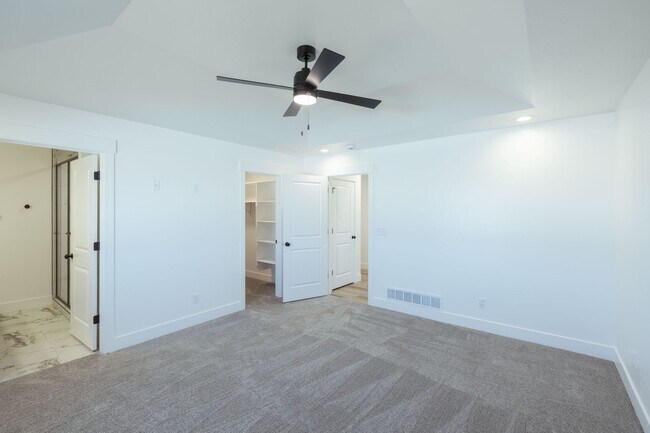 Building Photo - $500 off first month's rent. If rented before the end of AUGUST!!BRAND NEW 5 BED 3 BATH TWIN HOME