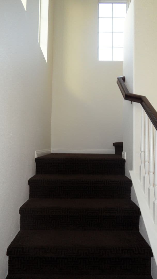 Building Photo - 3BR 2.5 BA 2 Story Home with 2 Car Garage