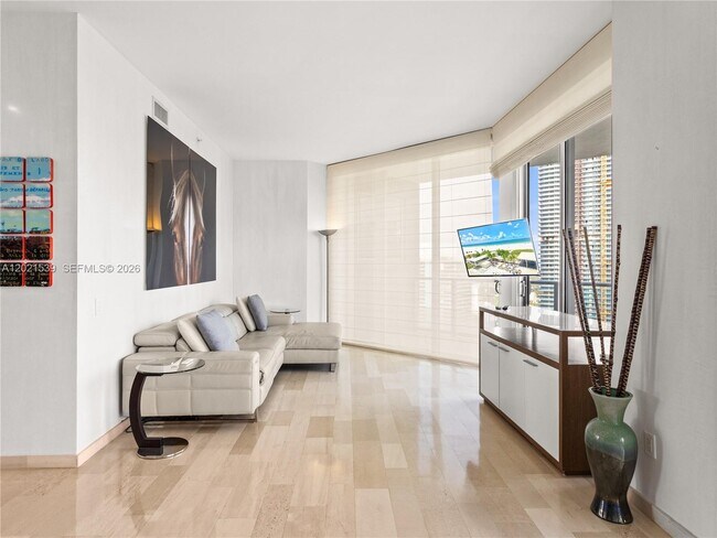 Building Photo - 1300 Brickell Bay Dr