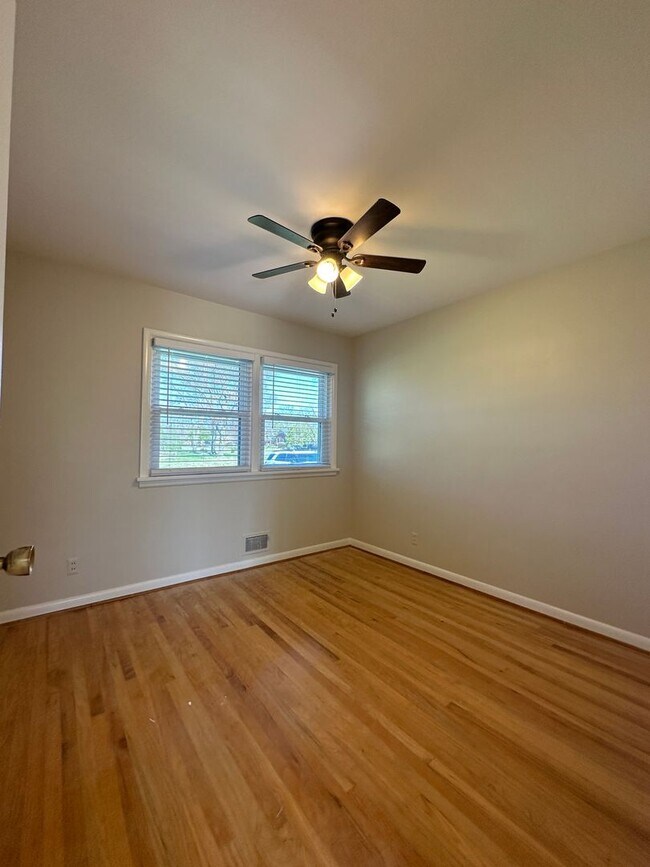 Building Photo - 3 bedroom/1.5 bath w/basement in Woodlawn Park. Available mid June